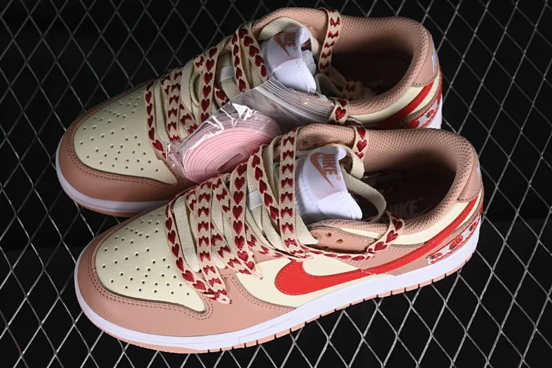 All Categories Nk SB Dunk Series Nk SB Dunk Low Low-top sneakers Nk Dunk Low Christmas gift Strawberry cake SB strappy low-top casual sneakers DD1503-118